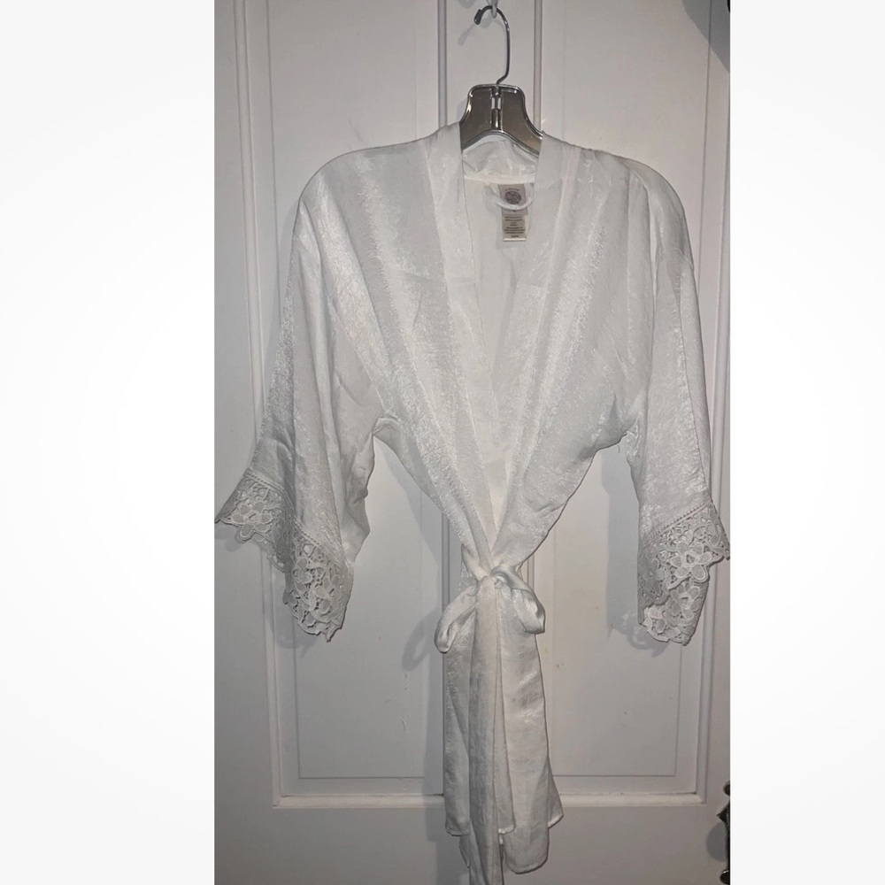 In Bloom By Jonquil White Satin & Lace Soft Short Robe Kimono Bridal Boho XS/S